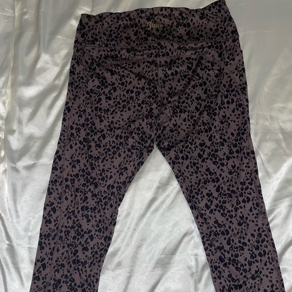 JUICY COUTURE SPORT CAPRI LEGGINGS - Picture 2 of 4